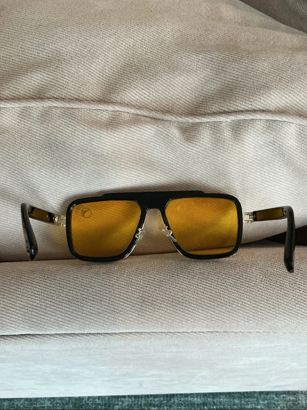 N/A sleek rectangular